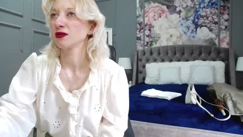 Snapshot of natalie_bitton chatting on January 10, 7:46 am Natalie online show from January 10, 7:46 am