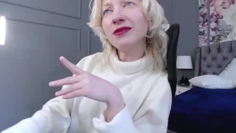 Snapshot of natalie_bitton chatting on February 20, 7:23 am Natalie online show from February 20, 7:23 am