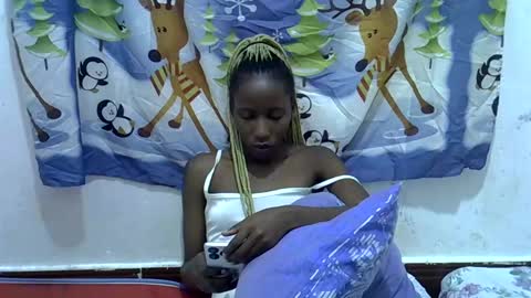 Snapshot of natalih chatting on December 5, 12:25 am natalih online show from December 5, 12:25 am