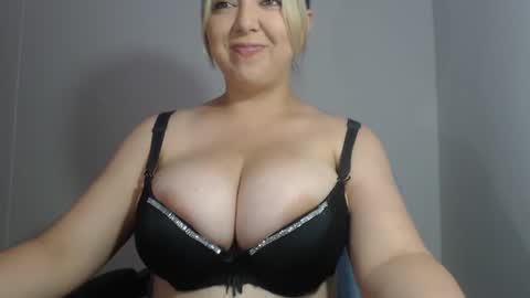 Snapshot of natasha9_ chatting on December 17, 6:53 pm NATTY online show from December 17, 6:53 pm