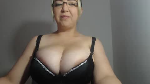 Snapshot of natasha9_ chatting on December 17, 3:38 pm NATTY online show from December 17, 3:38 pm