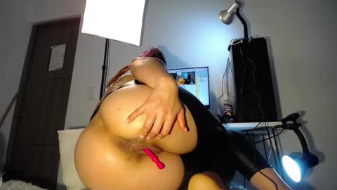 Snapshot of natasha_bernett chatting on February 24, 2:51 am Natasha Bernett online show from February 24, 2:51 am