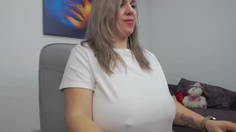Snapshot of natashaboobs chatting on February 15, 12:01 pm natashaboobs online show from February 15, 12:01 pm