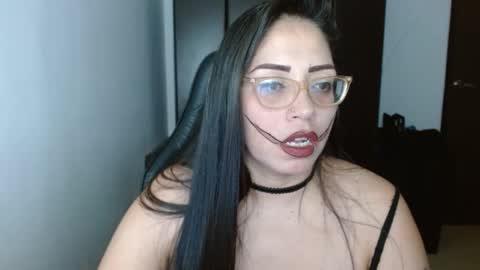 Snapshot of natashasmithe chatting on February 6, 2:11 am Natasha Smithe online show from February 6, 2:11 am