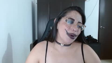 Snapshot of natashasmithe chatting on February 20, 2:18 am Natasha Smithe online show from February 20, 2:18 am