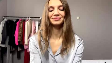 Snapshot of natashiafurfey chatting on September 18, 8:40 am Emily online show from September 18, 8:40 am