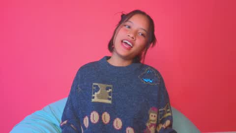 Natcha C online show from December 2, 3:31 pm