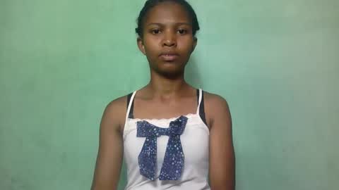 nathalie004 online show from October 28, 5:52 am