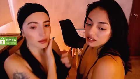 Snapshot of natval_ chatting on February 25, 2:15 pm Natalia Valeria online show from February 25, 2:15 pm