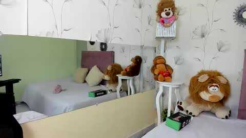 Zoe online show from February 7, 7:27 pm