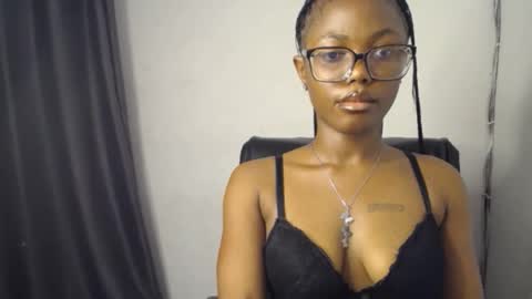 Zoey online show from November 29, 12:40 am