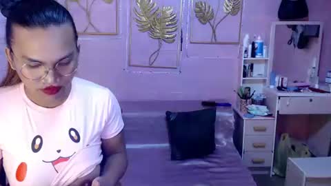 naughty_lorien143 online show from October 26, 10:27 am