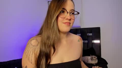 LANAindependent model online show from November 27, 3:58 am