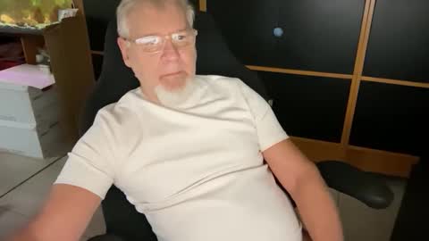 naughtydaddyla online show from October 26, 4:39 pm