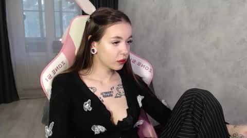 Dakota online show from October 23, 1:23 pm