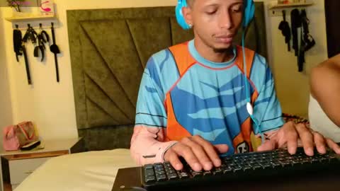 naughtyfusion_os online show from April 14, 11:57 am