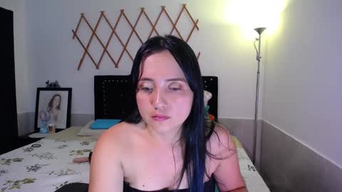Snapshot of naughtygirl_mmm chatting on September 15, 9:05 pm Valeria online show from September 15, 9:05 pm