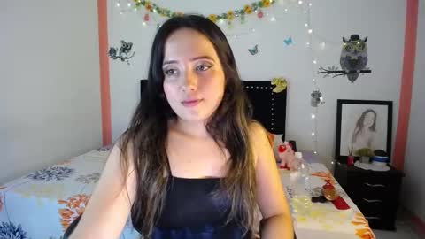 Snapshot of naughtygirl_mmm chatting on February 6, 10:32 pm Valeria online show from February 6, 10:32 pm