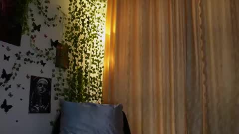 Snapshot of naughtyhomemade17 chatting on March 3, 11:22 am Mya Alexya online show from March 3, 11:22 am