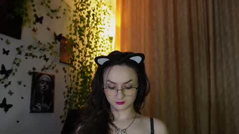 Snapshot of naughtyhomemade17 chatting on March 7, 4:33 pm Mya Alexya online show from March 7, 4:33 pm