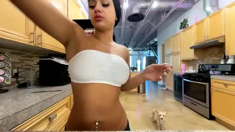 Nadia Khar online show from September 9, 8:09 pm