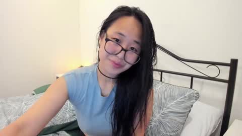 Snapshot of naughtynerdygirl chatting on February 3, 6:17 pm Gigi Chu online show from February 3, 6:17 pm