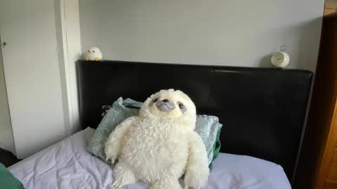 Gigi Chu  online show from October 4, 1:31 pm