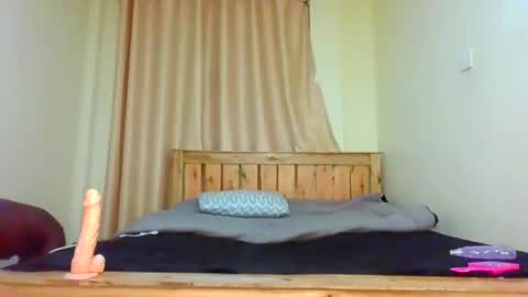 naughtyqueen12 online show from October 4, 12:03 pm