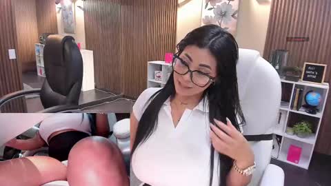         online show from November 3, 7:04 pm