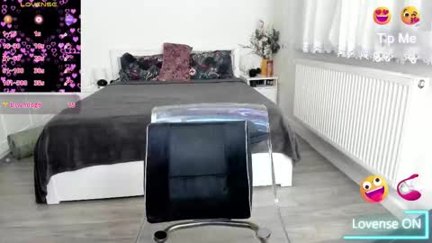 KimBeee online show from October 22, 5:54 am