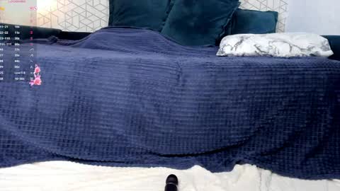 nayalina online show from April 11, 7:45 am