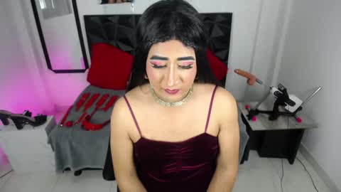 nayleah online show from November 4, 4:14 am