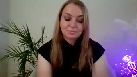 nayvel online show from September 14, 2:03 am