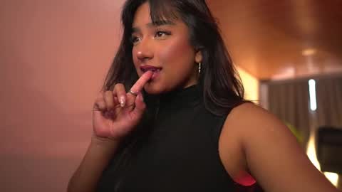 Nefertari online show from March 29, 3:57 pm