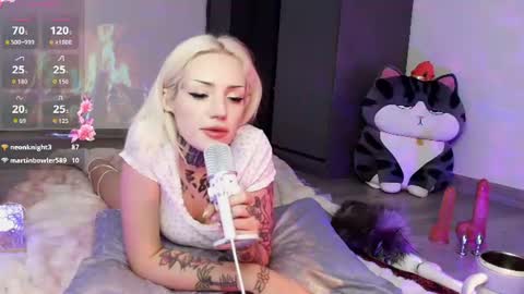 necroblonde online show from June 14, 2:11 am