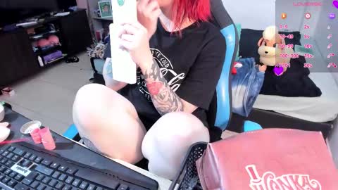 Snapshot of neeko_lol_ chatting on September 13, 10:12 pm Geek Nicole im Neeko UwU online show from September 13, 10:12 pm