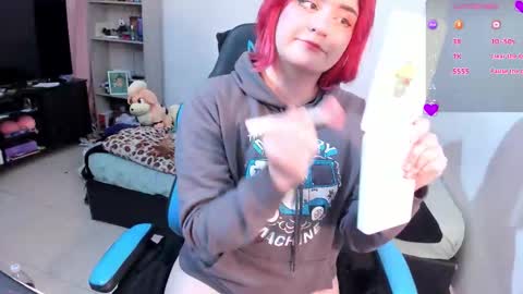 Snapshot of neeko_lol_ chatting on September 14, 10:22 pm Geek Nicole im Neeko UwU online show from September 14, 10:22 pm