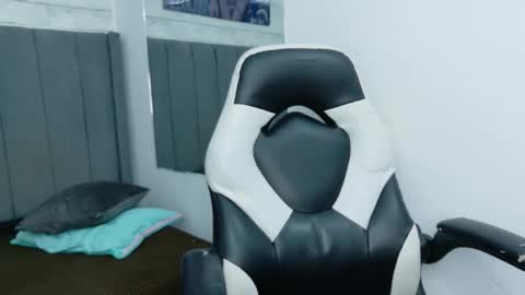 Neifer online show from October 9, 2:22 pm