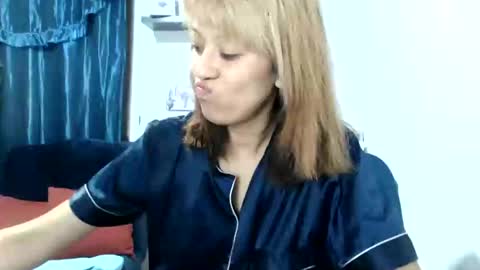 Snapshot of nena_lov chatting on February 12, 1:09 am Star online show from February 12, 1:09 am