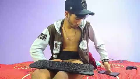 neo_latin online show from November 29, 12:57 pm