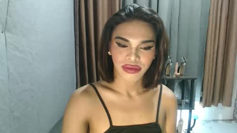 neomi online show from April 6, 1:56 pm