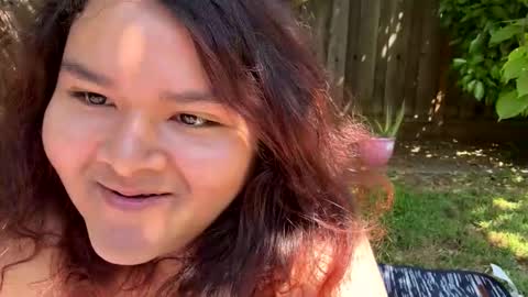 Neon online show from April 9, 8:25 pm