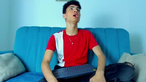 Snapshot of neoraptis chatting on March 3, 8:43 pm NeoRaptis jhonatan online show from March 3, 8:43 pm