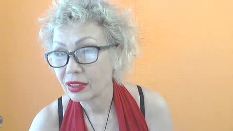 NessyJenixs online show from June 17, 7:35 am
