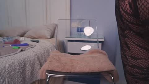 new dee online show from March 29, 4:08 pm