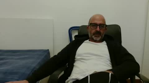 simi online show from October 25, 5:41 am