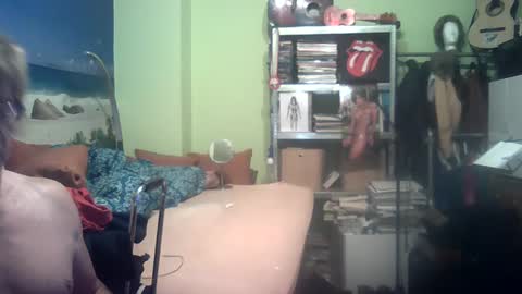 the hole wold is very horny online show from December 4, 7:28 pm