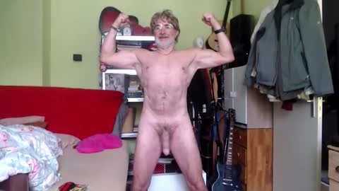 the hole wold is very horny online show from September 16, 3:59 pm