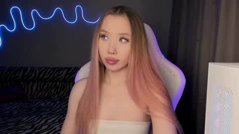 Mina online show from February 24, 2:04 pm