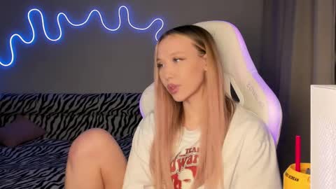 Mina online show from March 2, 6:08 pm